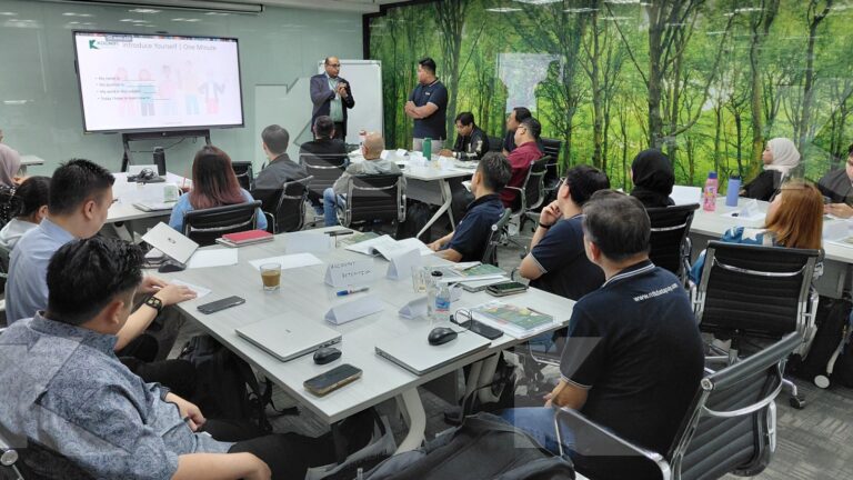 The trainer presents to the full room in a Kognifi Business Communication, Negotiation and Data Visualization class