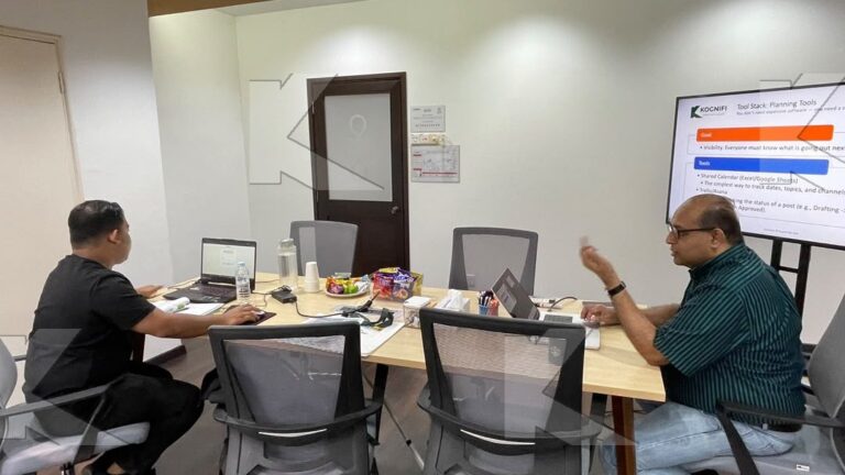 The trainer and a participant discuss a content plan in a Kognifi Content Marketing class
