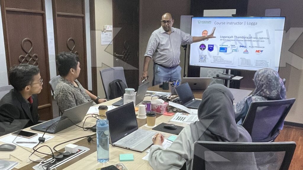 Trainer presents to participants with laptops in a Kognifi Digital Marketing class