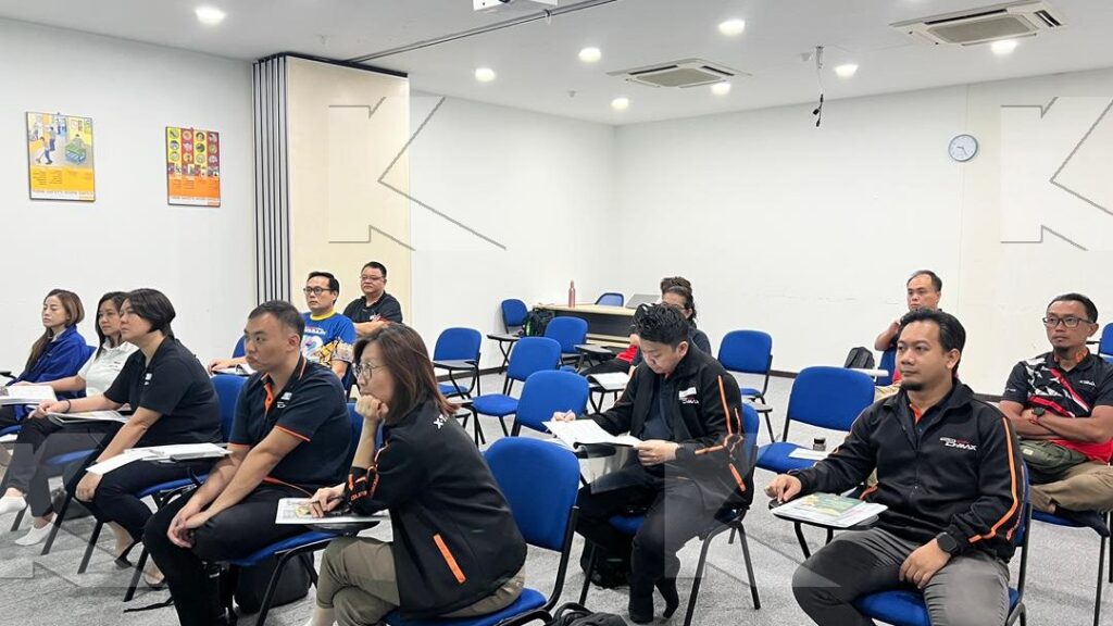 Participants listen and take notes in an in-house Kognifi Leadership class