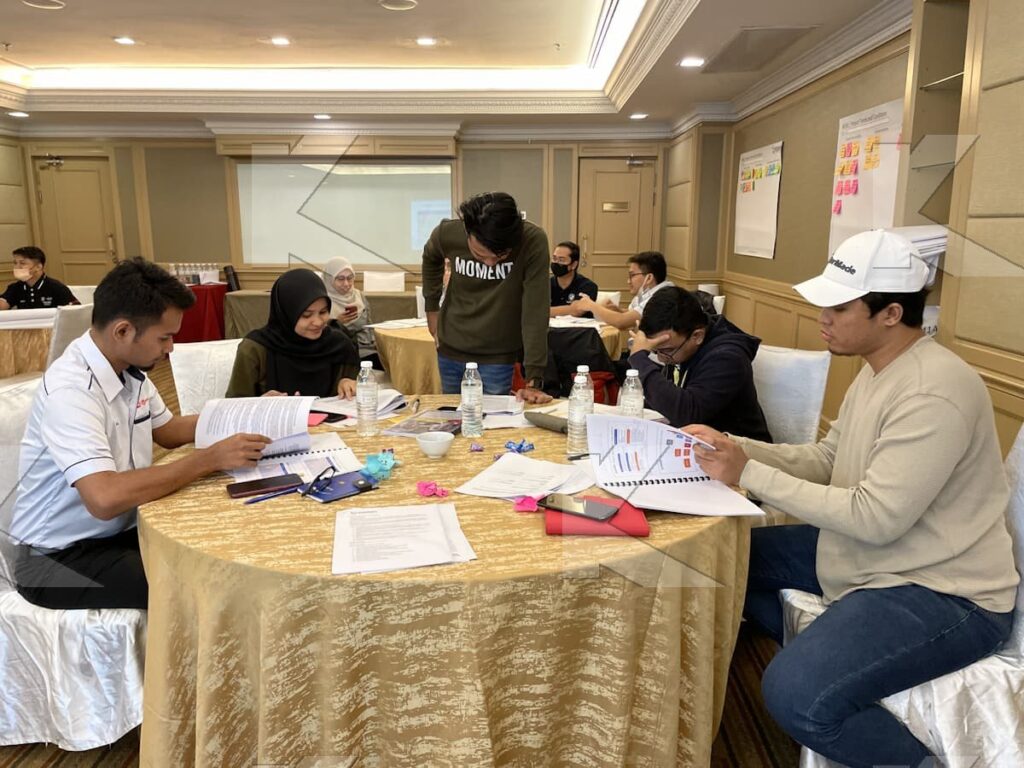Kognifi Managing Project Bids, Execution and Delivery class: teams work through their handouts at round tables