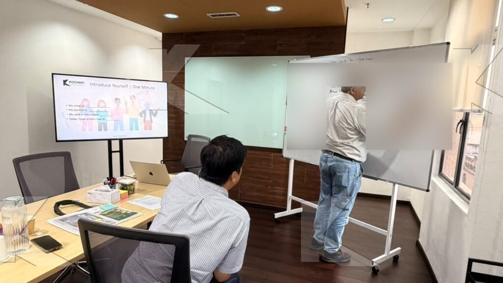 Trainer draws a negotiation map on the whiteboard in a Kognifi Negotiation Skills class