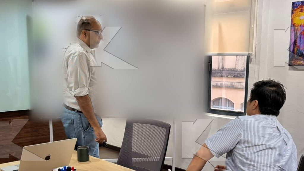 Trainer explains a negotiation plan on the whiteboard in a Kognifi Negotiation Skills class
