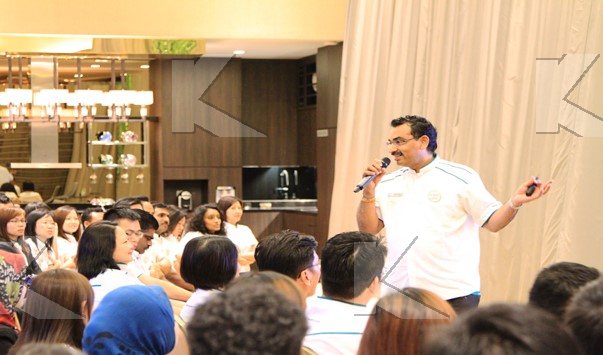 Santosh Govind on-site training with the participants
