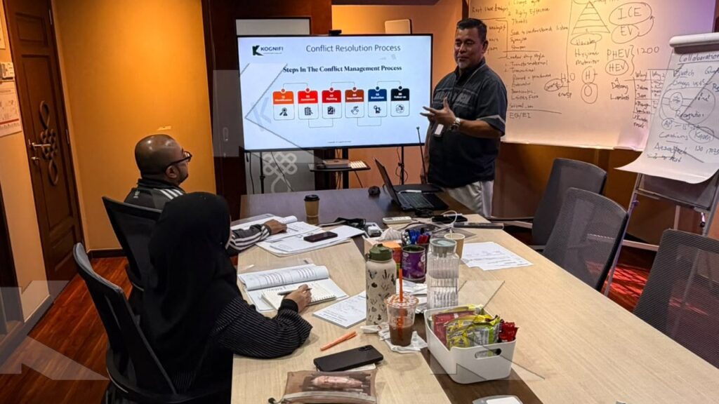 The trainer works at the flipchart in a Kognifi Effective Supervisory Skills class