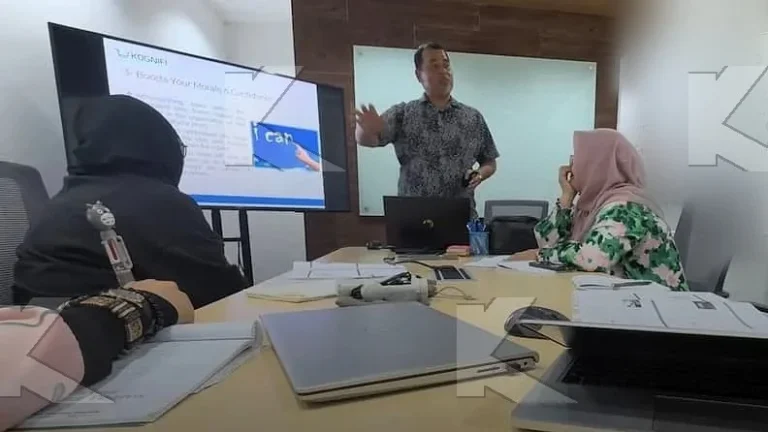 Azeli Jalaludin: Pakar pembuatan membantu rakyat Malaysia meningkatkan kerjaya mereka dengan Kognifi